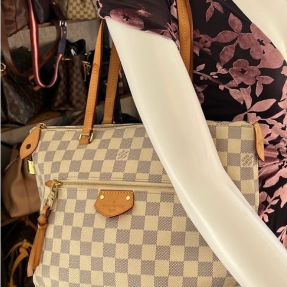 Louis Vuitton - Picture 14 of 14